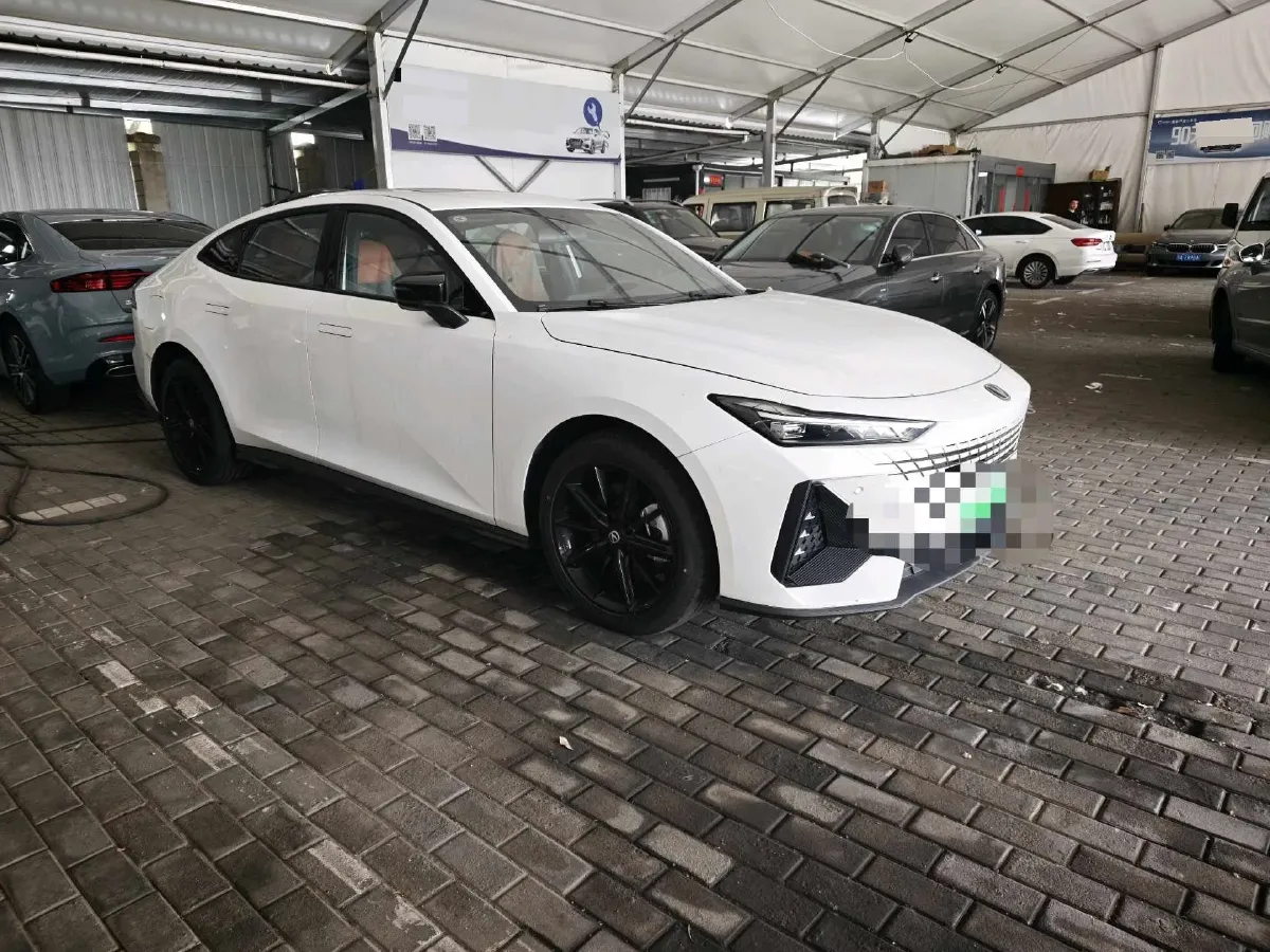 2023 ChangAn UNI-V iDD 1.5T 170HP L4 6TCT PHEV 18.4KWH,autocango,china used car exporter,china ev exporter,chinese used car exporter,chinese used ev exporter