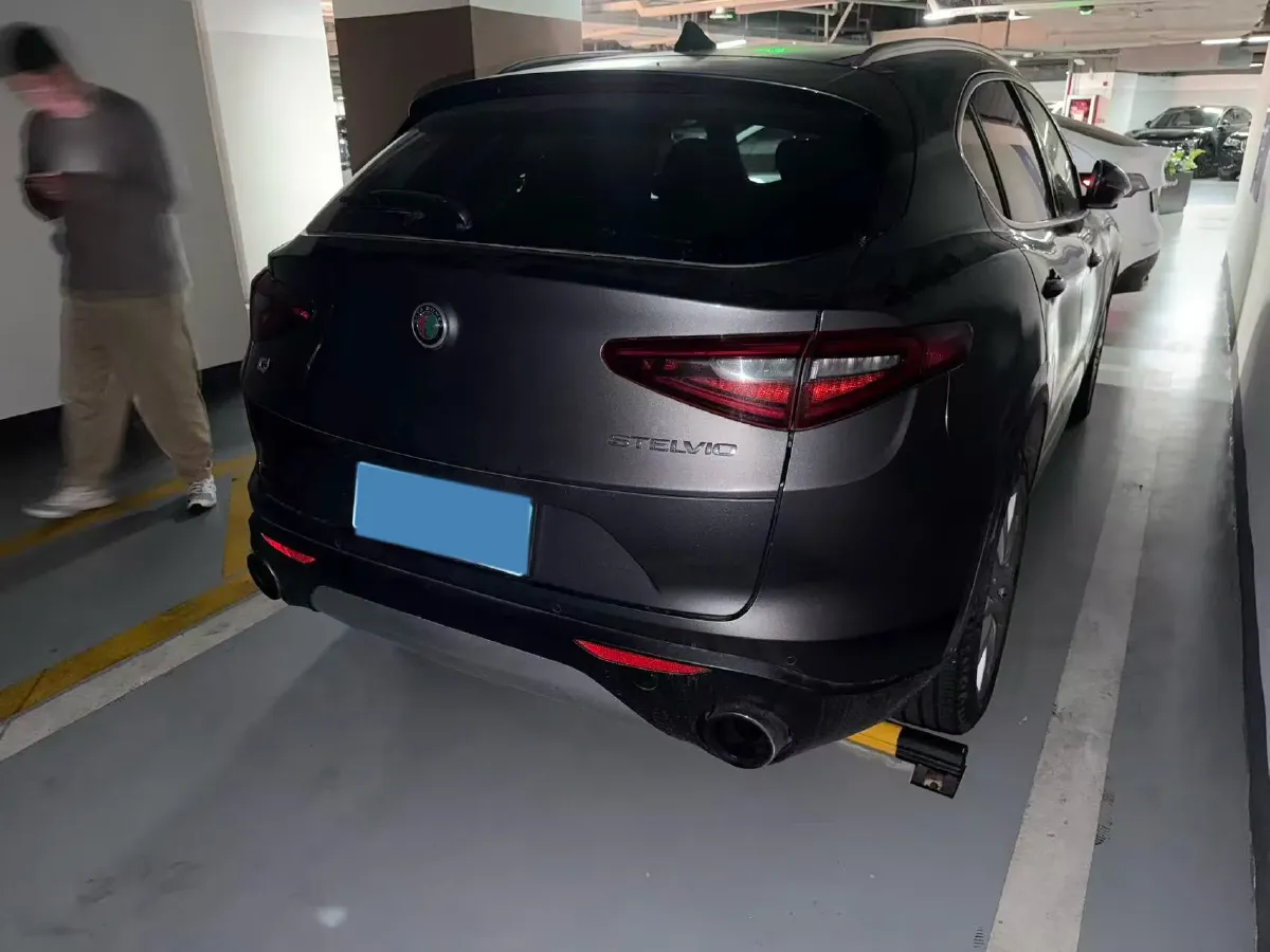 2017 Alfa Romeo Stelvio 2.0T 200HP L4 8AT,autocango,china used car exporter,china ev exporter,chinese used car exporter,chinese used ev exporter