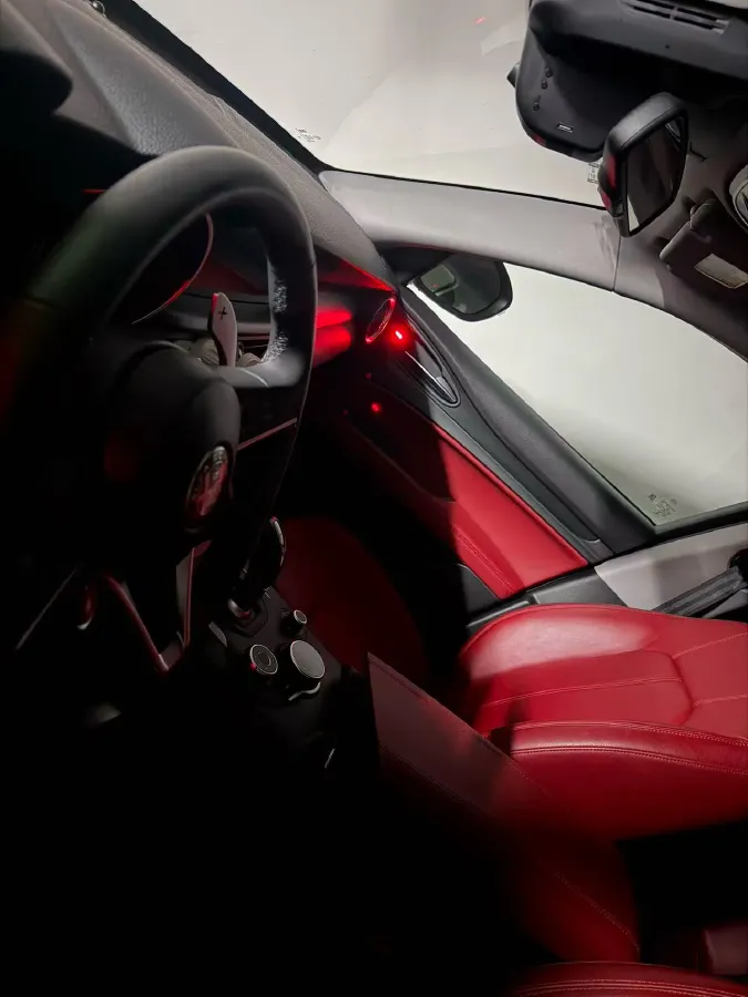 2017 Alfa Romeo Stelvio 2.0T 200HP L4 8AT,autocango,china used car exporter,china ev exporter,chinese used car exporter,chinese used ev exporter