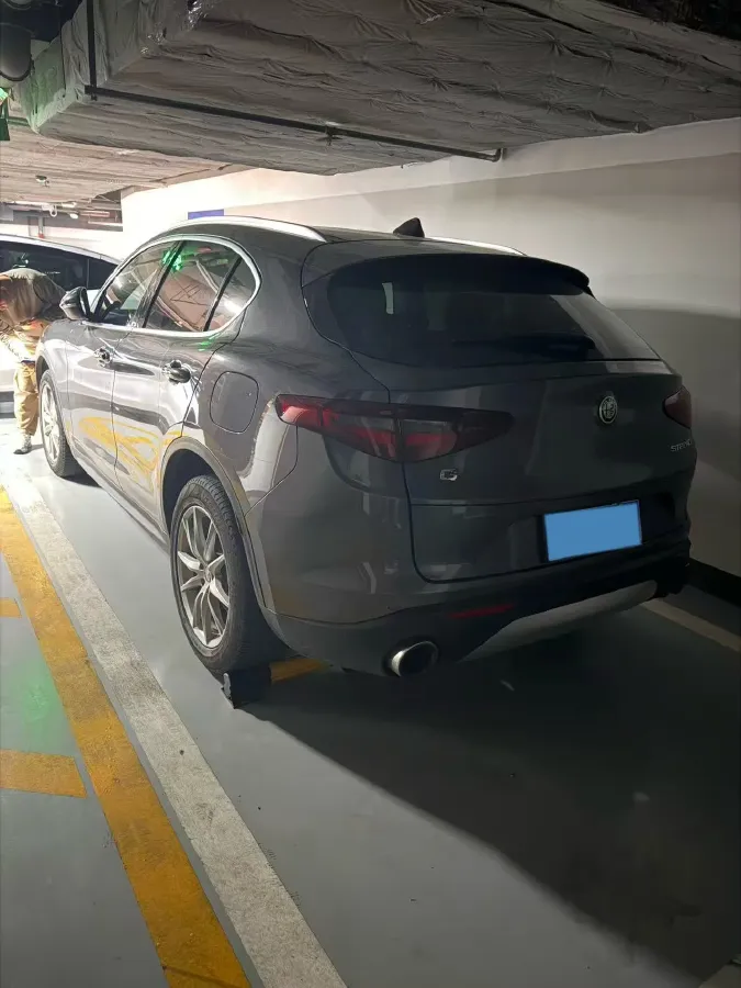 2017 Alfa Romeo Stelvio 2.0T 200HP L4 8AT,autocango,china used car exporter,china ev exporter,chinese used car exporter,chinese used ev exporter