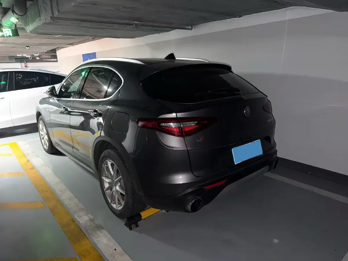 2017 Alfa Romeo Stelvio 2.0T 200HP L4 8AT,autocango,china used car exporter,china ev exporter,chinese used car exporter,chinese used ev exporter