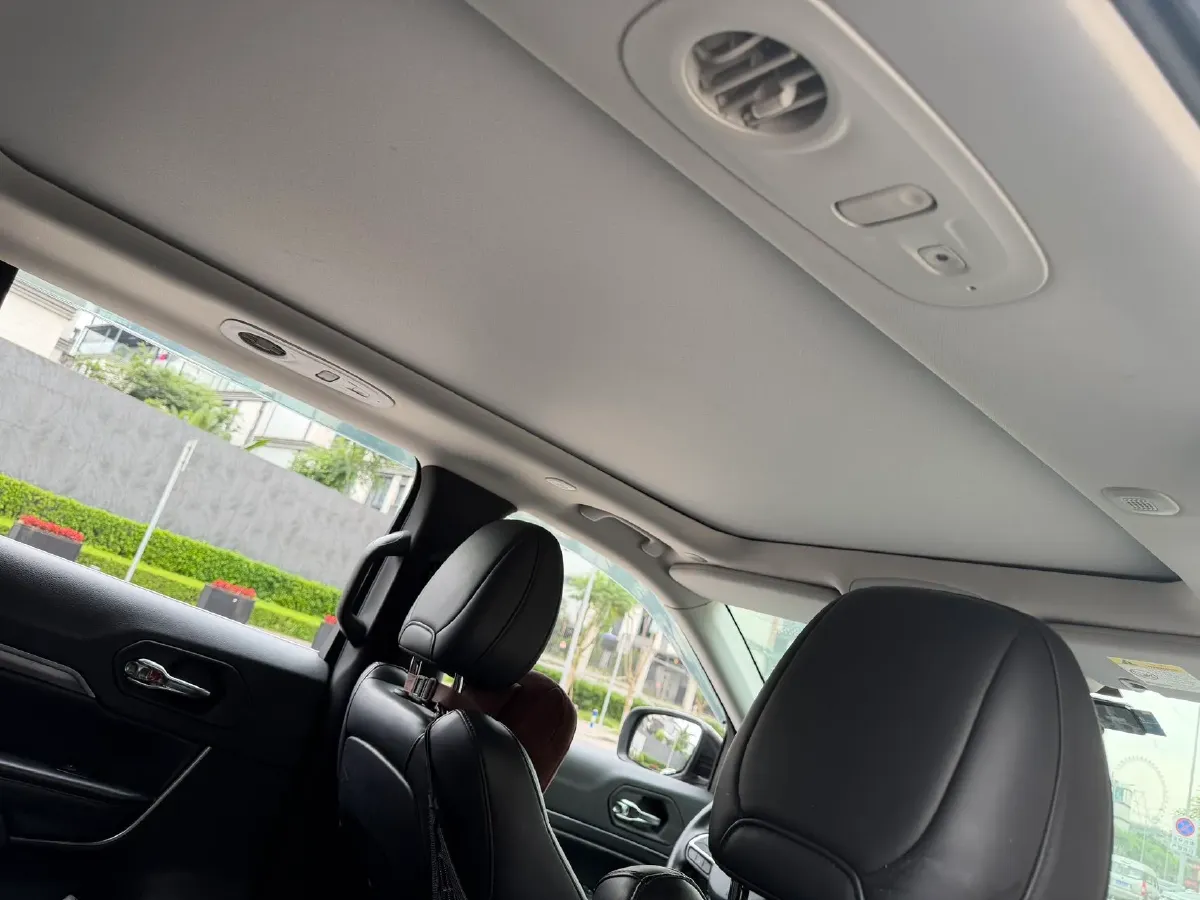 2018 Jeep Grand Commander 2.0T 265HP L4 9AT,autocango,china used car exporter,china ev exporter,chinese used car exporter,chinese used ev exporter