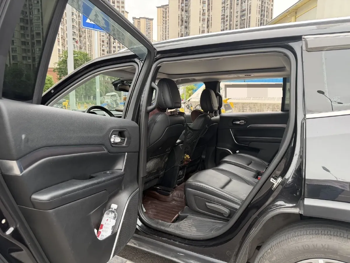 2018 Jeep Grand Commander 2.0T 265HP L4 9AT,autocango,china used car exporter,china ev exporter,chinese used car exporter,chinese used ev exporter