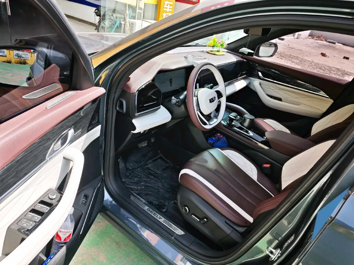 2021 Geely Monjaro 2.0T 218HP L4 7DCT,autocango,china used car exporter,china ev exporter,chinese used car exporter,chinese used ev exporter