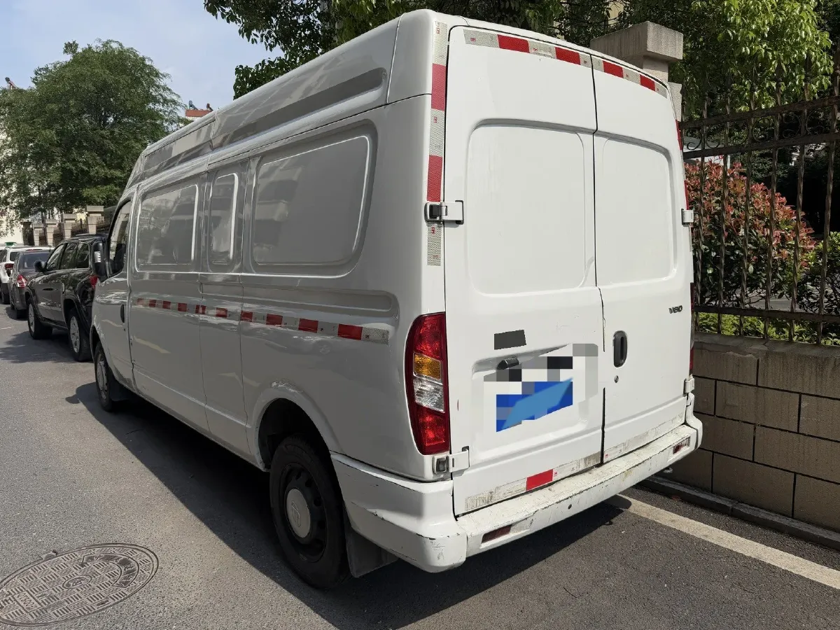 2021 MAXUS XinTu V80 2.0T 127HP L4 6MT,autocango,china used car exporter,china ev exporter,chinese used car exporter,chinese used ev exporter