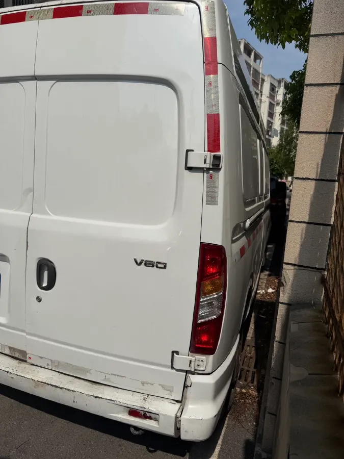 2021 MAXUS XinTu V80 2.0T 127HP L4 6MT,autocango,china used car exporter,china ev exporter,chinese used car exporter,chinese used ev exporter