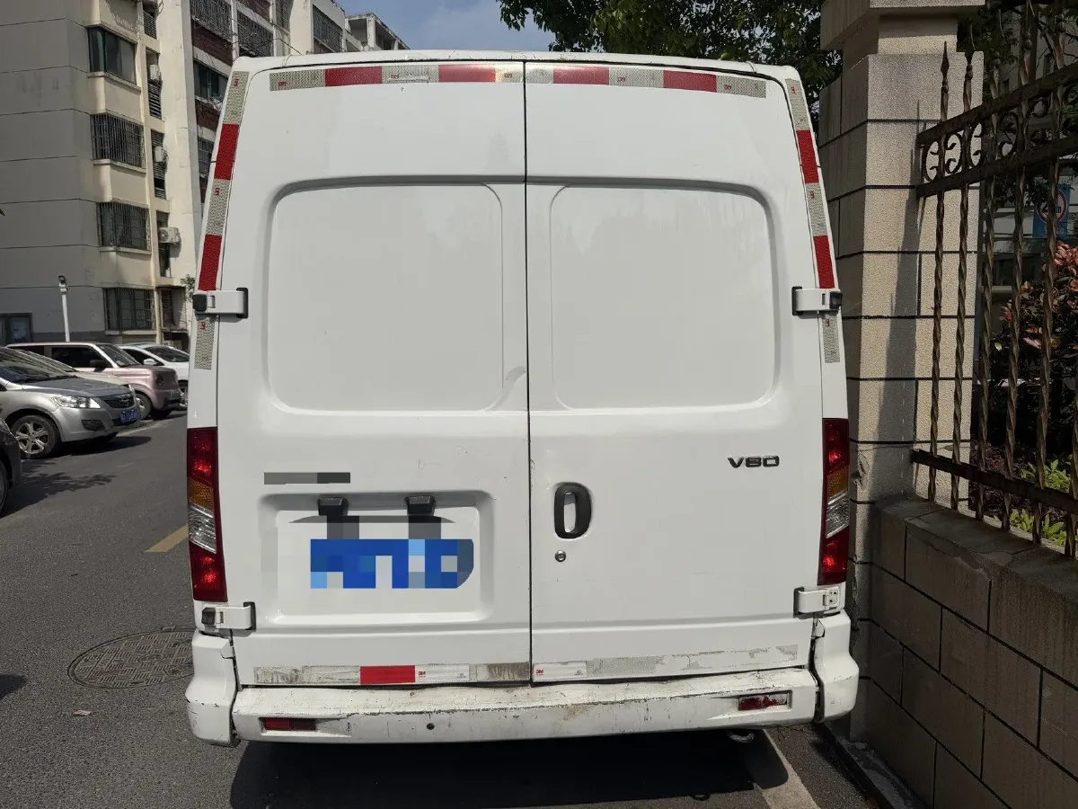 2021 MAXUS XinTu V80 2.0T 127HP L4 6MT,autocango,china used car exporter,china ev exporter,chinese used car exporter,chinese used ev exporter