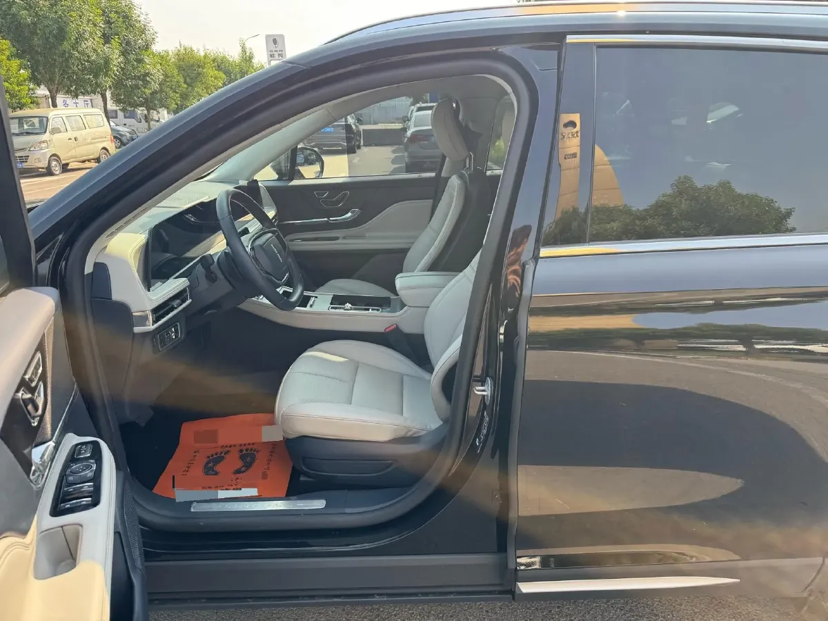 2023 Lincoln Corsair 2.0T 261HP L4 8AT,autocango,china used car exporter,china ev exporter,chinese used car exporter,chinese used ev exporter
