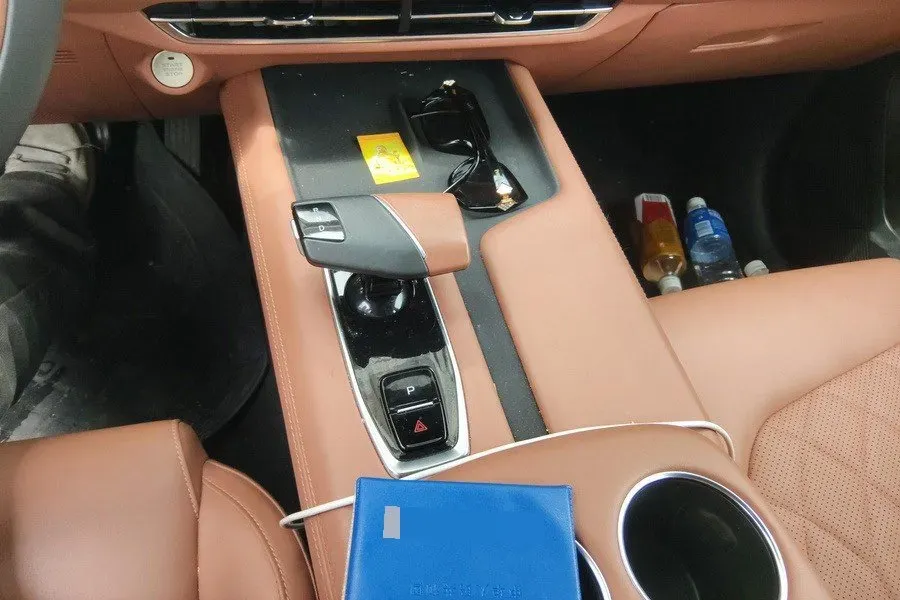 2025 ChangAn UNI-Z 1.5L 98HP L4 E-CVT PHEV 18.4KWH,autocango,china used car exporter,china ev exporter,chinese used car exporter,chinese used ev exporter