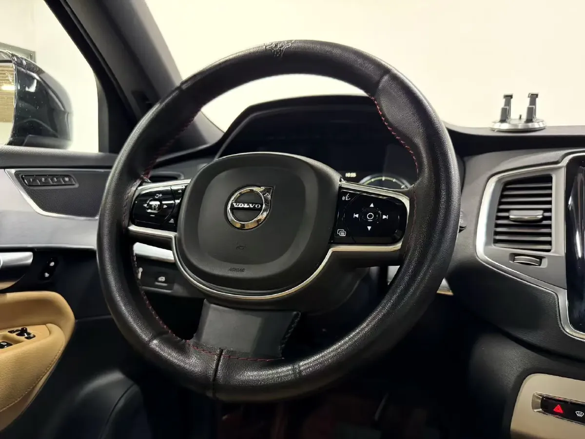 2019 Volvo XC90 2.0T 254HP L4 8AT,autocango,china used car exporter,china ev exporter,chinese used car exporter,chinese used ev exporter