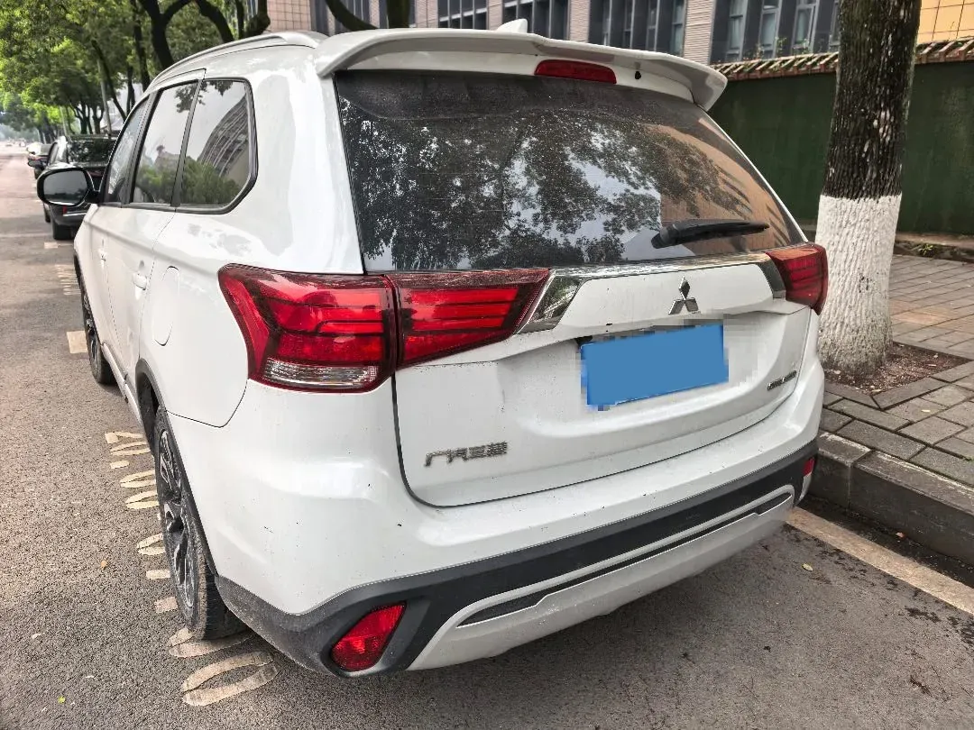 2020 Mitsubishi Outlander 2.0L 166HP L4 CVT,autocango,china used car exporter,china ev exporter,chinese used car exporter,chinese used ev exporter