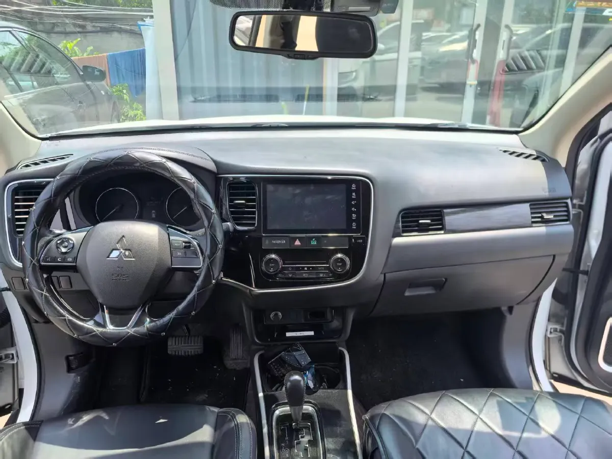 2020 Mitsubishi Outlander 2.0L 166HP L4 CVT,autocango,china used car exporter,china ev exporter,chinese used car exporter,chinese used ev exporter