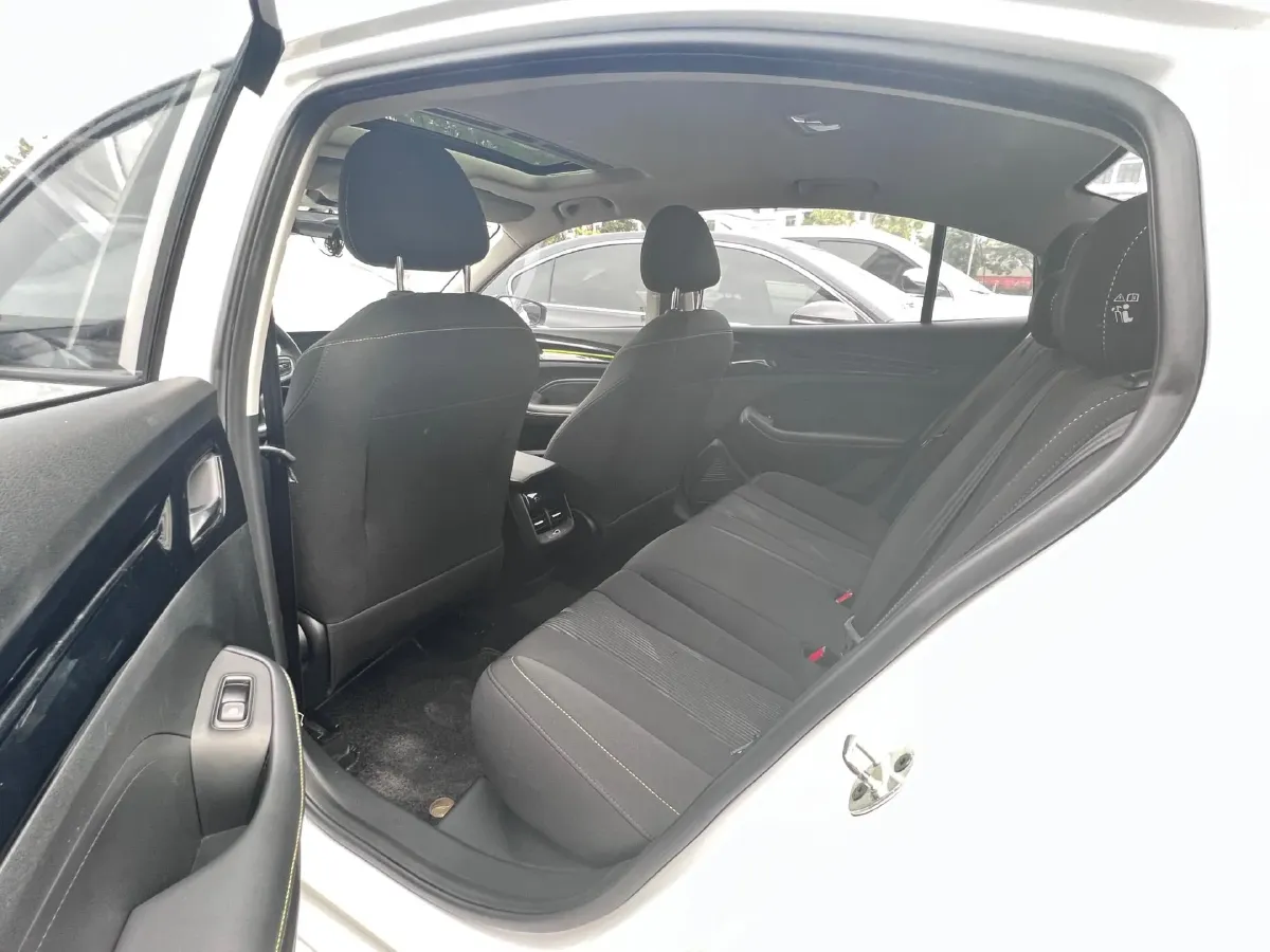 2021 Roewe i5 1.5L 120HP L4 CVT,autocango,china used car exporter,china ev exporter,chinese used car exporter,chinese used ev exporter