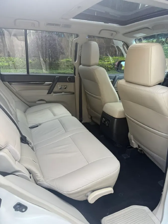 2017 Porsche Macan 2.0T 252HP L4 7DCT,autocango,china used car exporter,china ev exporter,chinese used car exporter,chinese used ev exporter