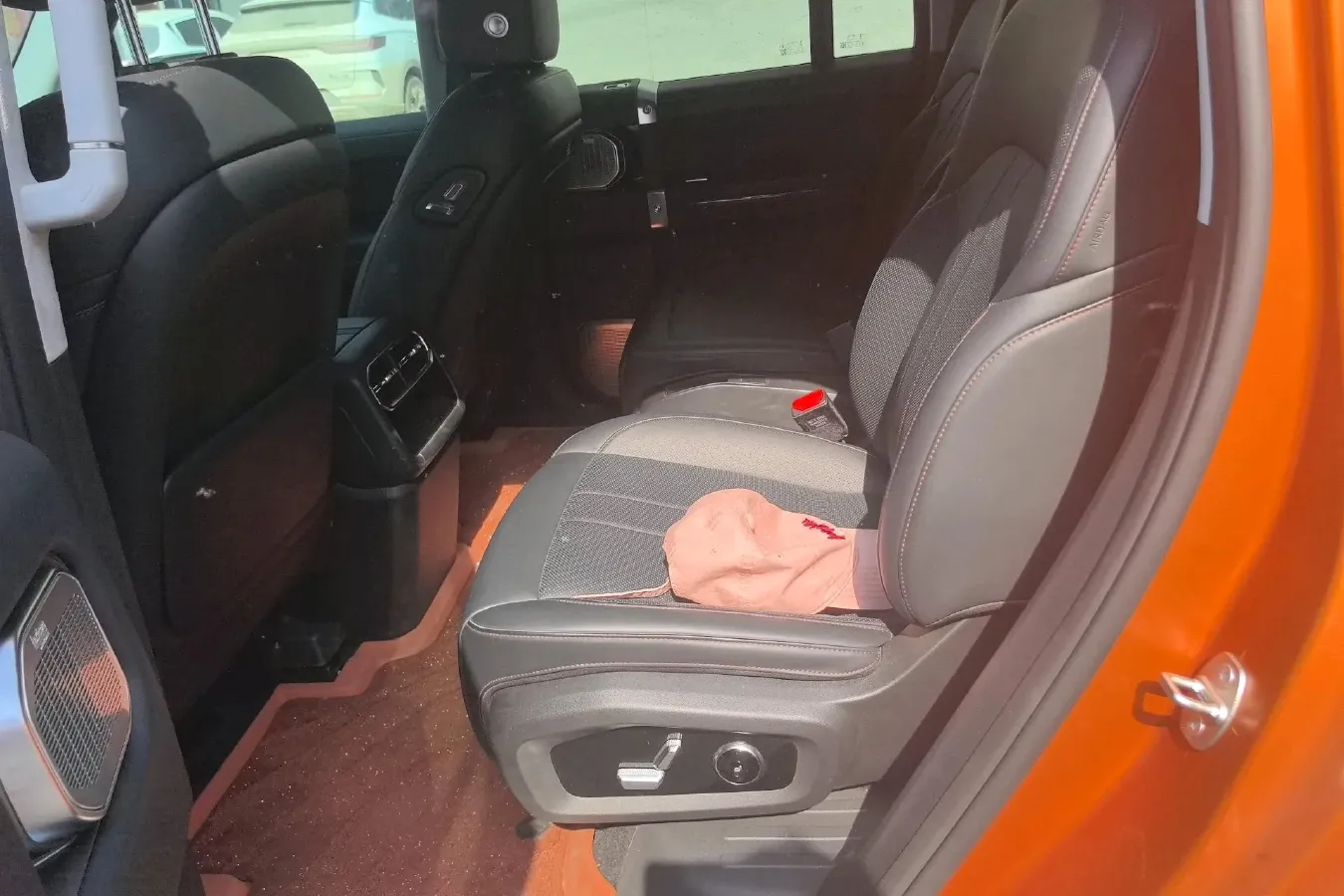 2025 Jetour Zongheng G700 2.0T 211HP L4 2DHT PHEV,autocango,china used car exporter,china ev exporter,chinese used car exporter,chinese used ev exporter