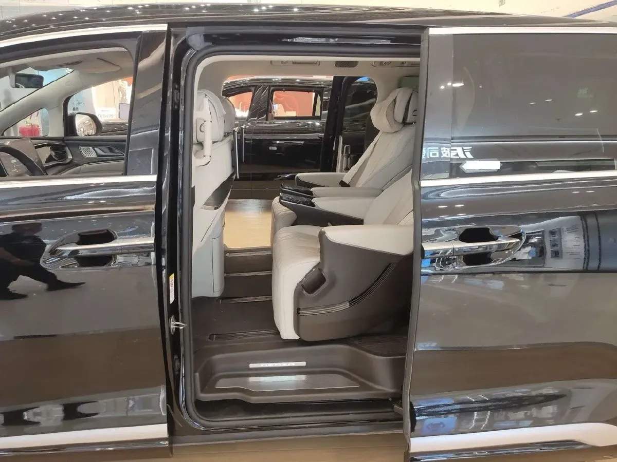 2025 Denza D9 1.5T 156HP L4 E-CVT PHEV 40KWH,autocango,china used car exporter,china ev exporter,chinese used car exporter,chinese used ev exporter