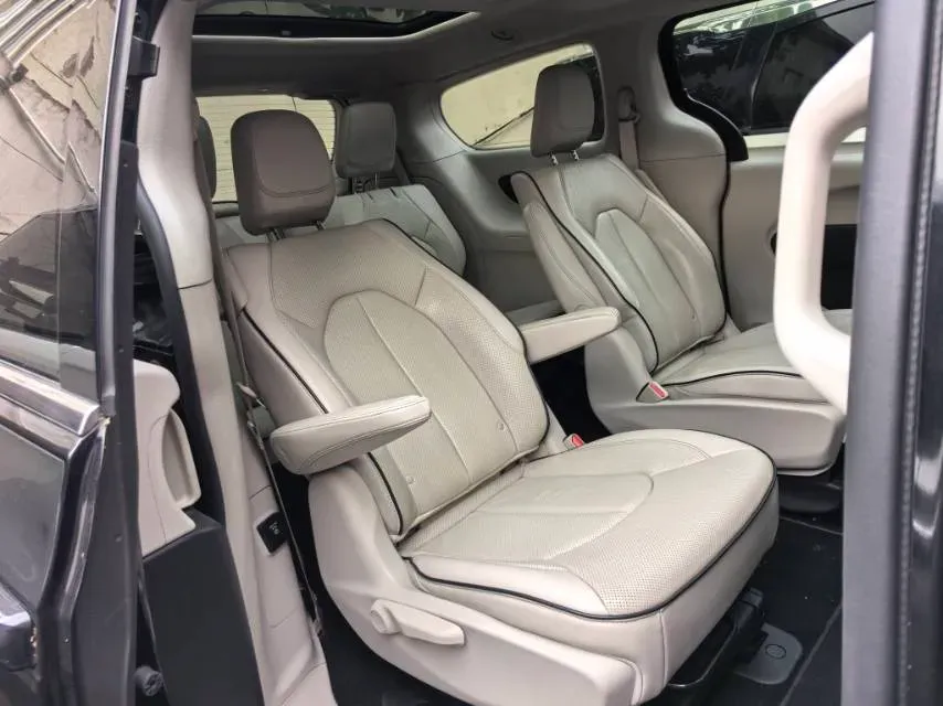 2018 Chrysler Pacifica 3.6L 245HP V6 E-CVT PHEV 16KWH,autocango,china used car exporter,china ev exporter,chinese used car exporter,chinese used ev exporter