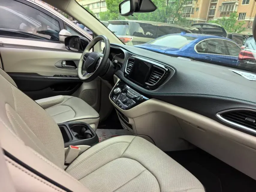 2018 Chrysler Pacifica 3.6L 245HP V6 E-CVT PHEV 16KWH,autocango,china used car exporter,china ev exporter,chinese used car exporter,chinese used ev exporter