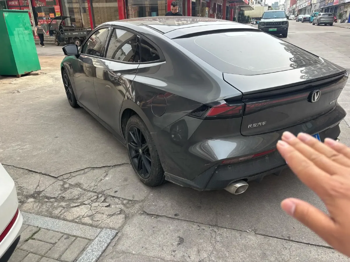 2023 ChangAn UNI-V 1.5T 188HP L4 7DCT,autocango,china used car exporter,china ev exporter,chinese used car exporter,chinese used ev exporter