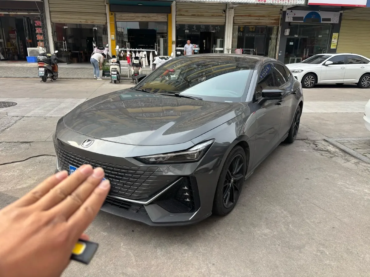 2023 ChangAn UNI-V 1.5T 188HP L4 7DCT,autocango,china used car exporter,china ev exporter,chinese used car exporter,chinese used ev exporter