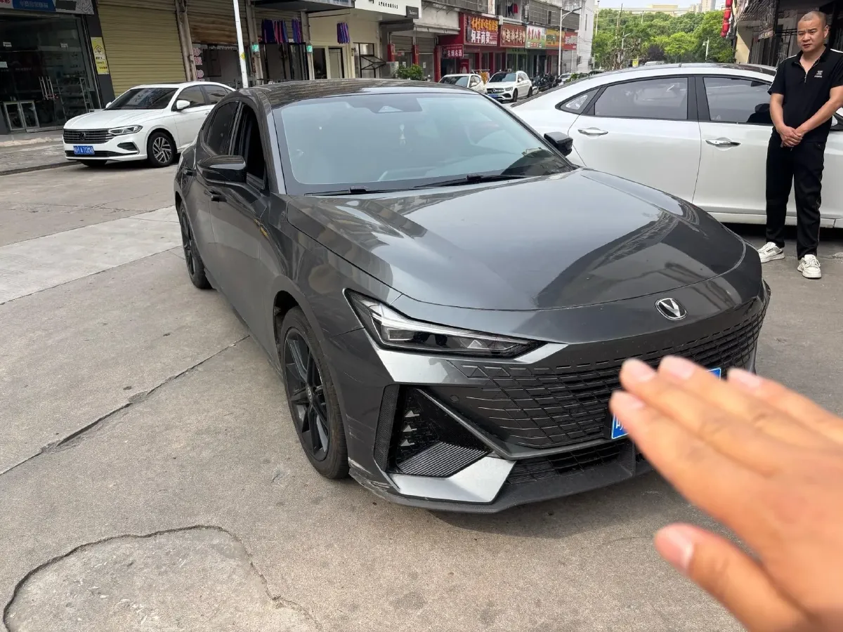 2023 ChangAn UNI-V 1.5T 188HP L4 7DCT,autocango,china used car exporter,china ev exporter,chinese used car exporter,chinese used ev exporter