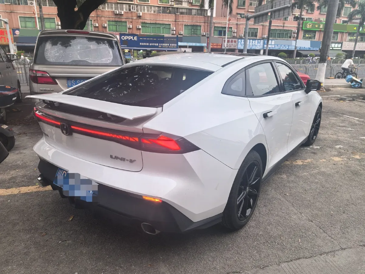 2022 ChangAn UNI-V 1.5T 188HP L4 7DCT,autocango,china used car exporter,china ev exporter,chinese used car exporter,chinese used ev exporter