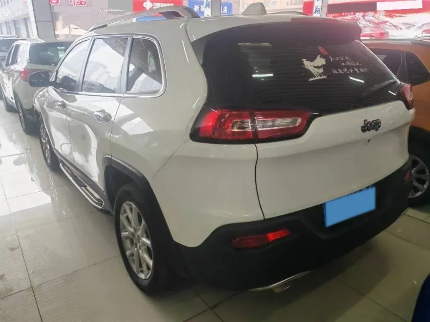 2017 Jeep Cherokee 2.0L 155HP L4 9AT,autocango,china used car exporter,china ev exporter,chinese used car exporter,chinese used ev exporter
