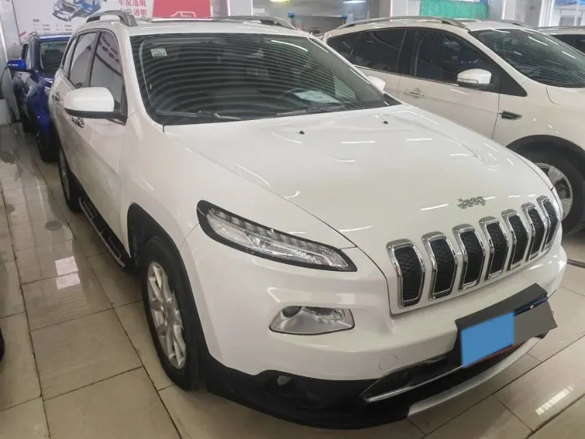 2017 Jeep Cherokee 2.0L 155HP L4 9AT,autocango,china used car exporter,china ev exporter,chinese used car exporter,chinese used ev exporter