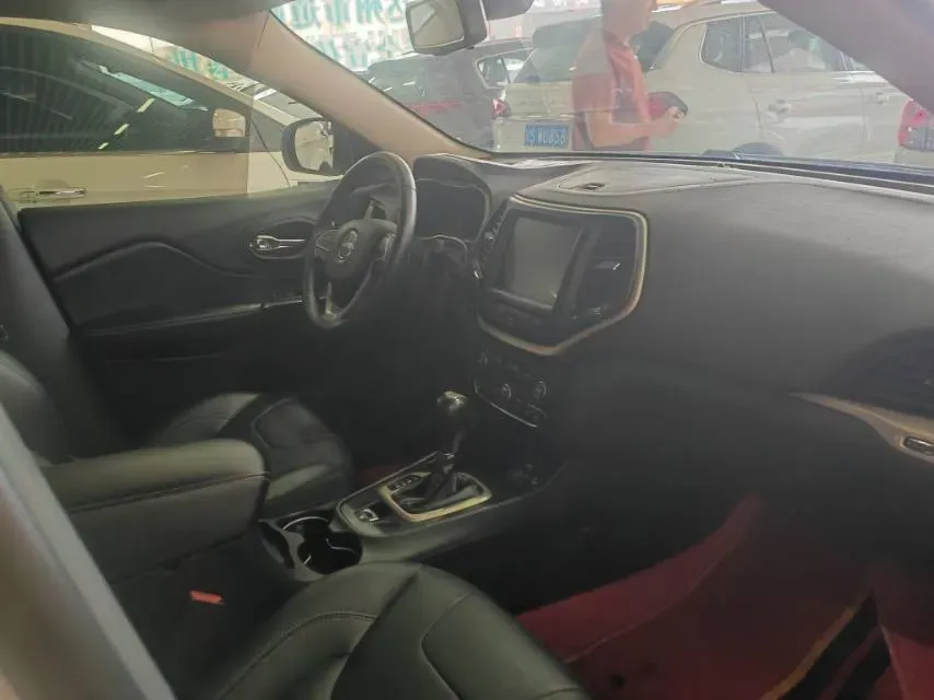 2017 Jeep Cherokee 2.0L 155HP L4 9AT,autocango,china used car exporter,china ev exporter,chinese used car exporter,chinese used ev exporter