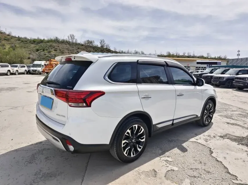 2019 Mitsubishi Outlander 2.4L 192HP L4 CVT,autocango,china used car exporter,china ev exporter,chinese used car exporter,chinese used ev exporter