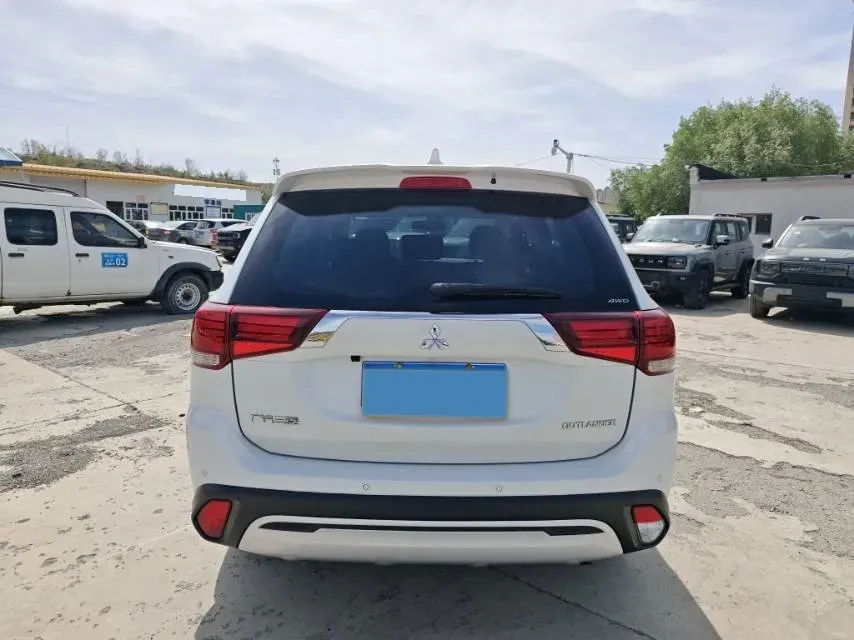 2019 Mitsubishi Outlander 2.4L 192HP L4 CVT,autocango,china used car exporter,china ev exporter,chinese used car exporter,chinese used ev exporter