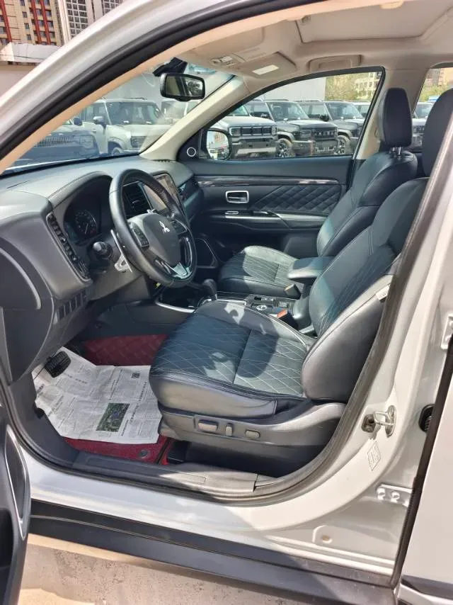 2019 Mitsubishi Outlander 2.4L 192HP L4 CVT,autocango,china used car exporter,china ev exporter,chinese used car exporter,chinese used ev exporter