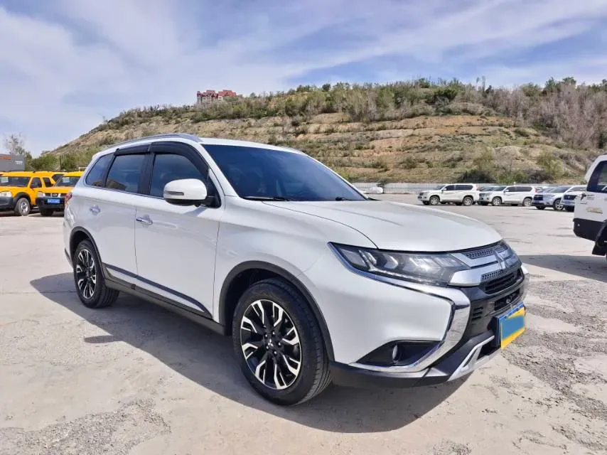 2019 Mitsubishi Outlander 2.4L 192HP L4 CVT,autocango,china used car exporter,china ev exporter,chinese used car exporter,chinese used ev exporter