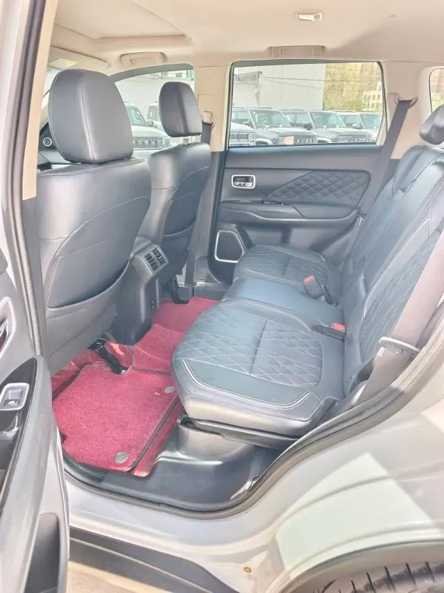 2019 Mitsubishi Outlander 2.4L 192HP L4 CVT,autocango,china used car exporter,china ev exporter,chinese used car exporter,chinese used ev exporter