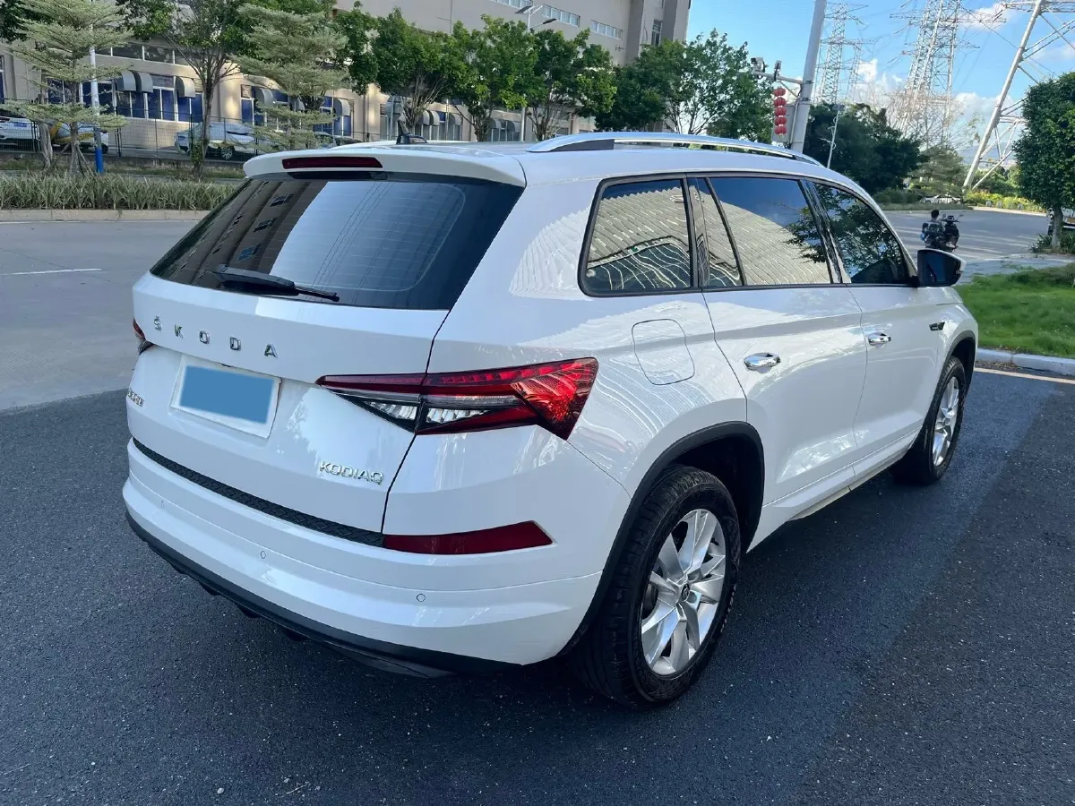 2024 Skoda Kodiak 2.0T 186HP L4 7DCT,autocango,china used car exporter,china ev exporter,chinese used car exporter,chinese used ev exporter