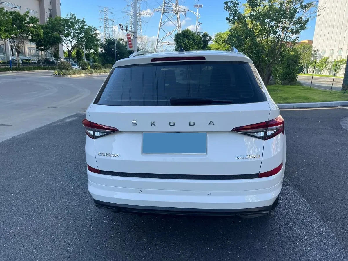 2024 Skoda Kodiak 2.0T 186HP L4 7DCT,autocango,china used car exporter,china ev exporter,chinese used car exporter,chinese used ev exporter
