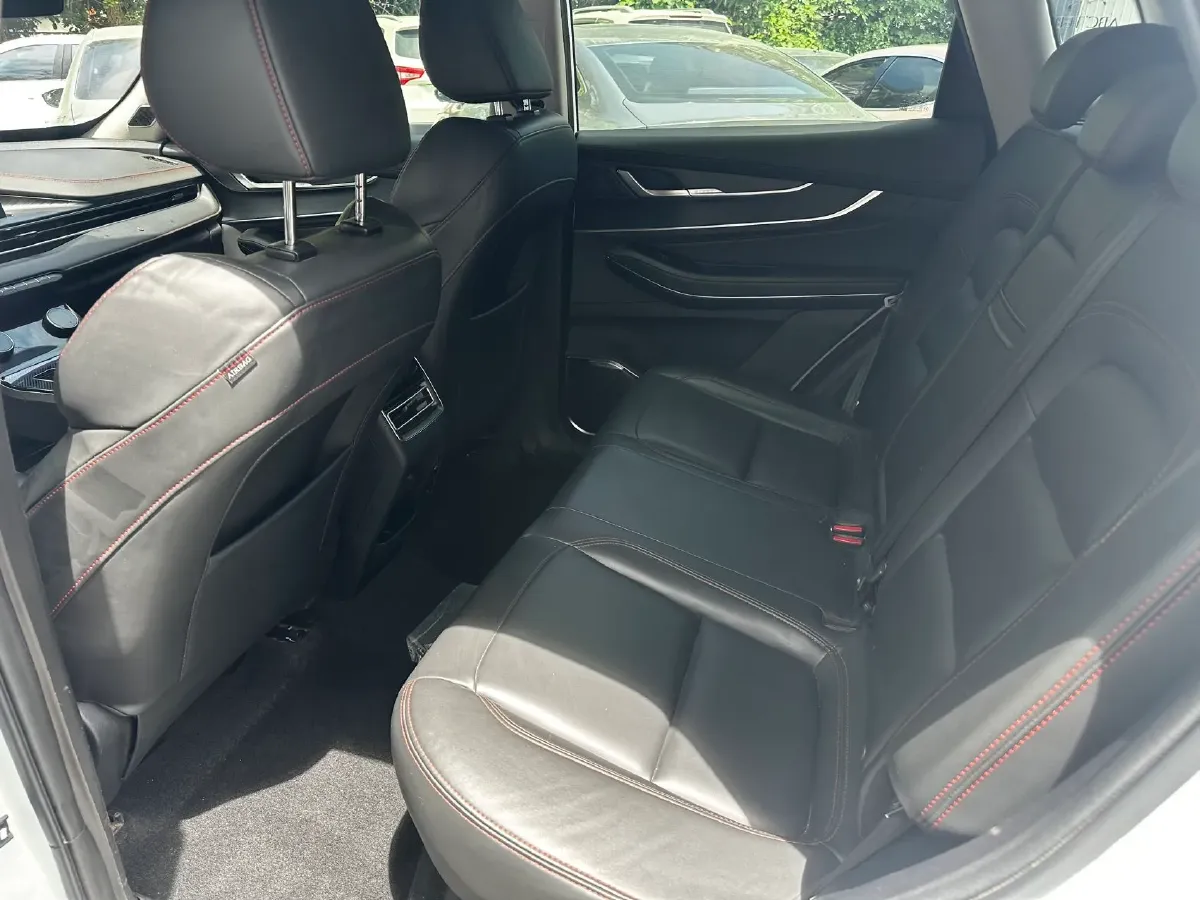 2022 ChangAn Oshan X7 Plus 1.5T 188HP L4 7DCT,autocango,china used car exporter,china ev exporter,chinese used car exporter,chinese used ev exporter