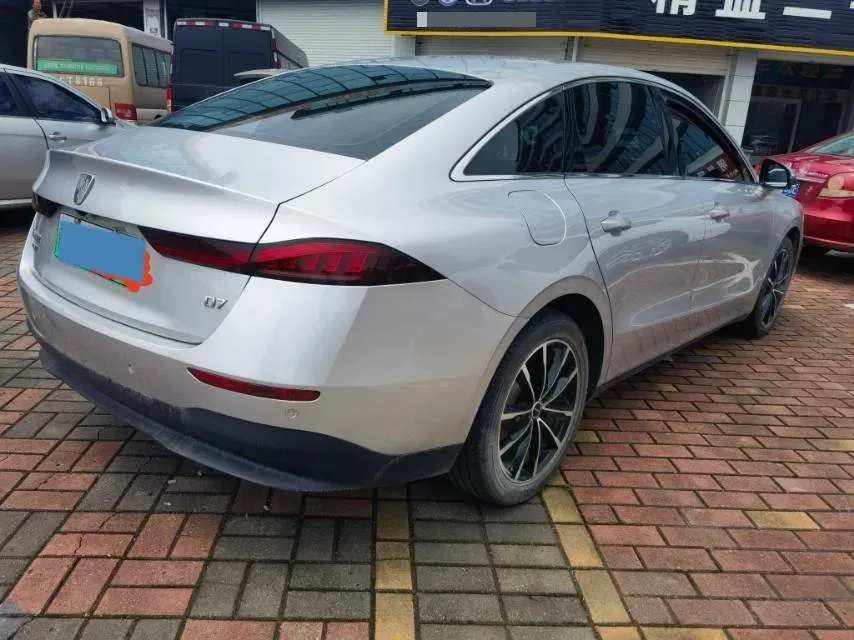 2025 Roewe M7 DMH 1.5L 112HP L4 1DHT PHEV,autocango,china used car exporter,china ev exporter,chinese used car exporter,chinese used ev exporter