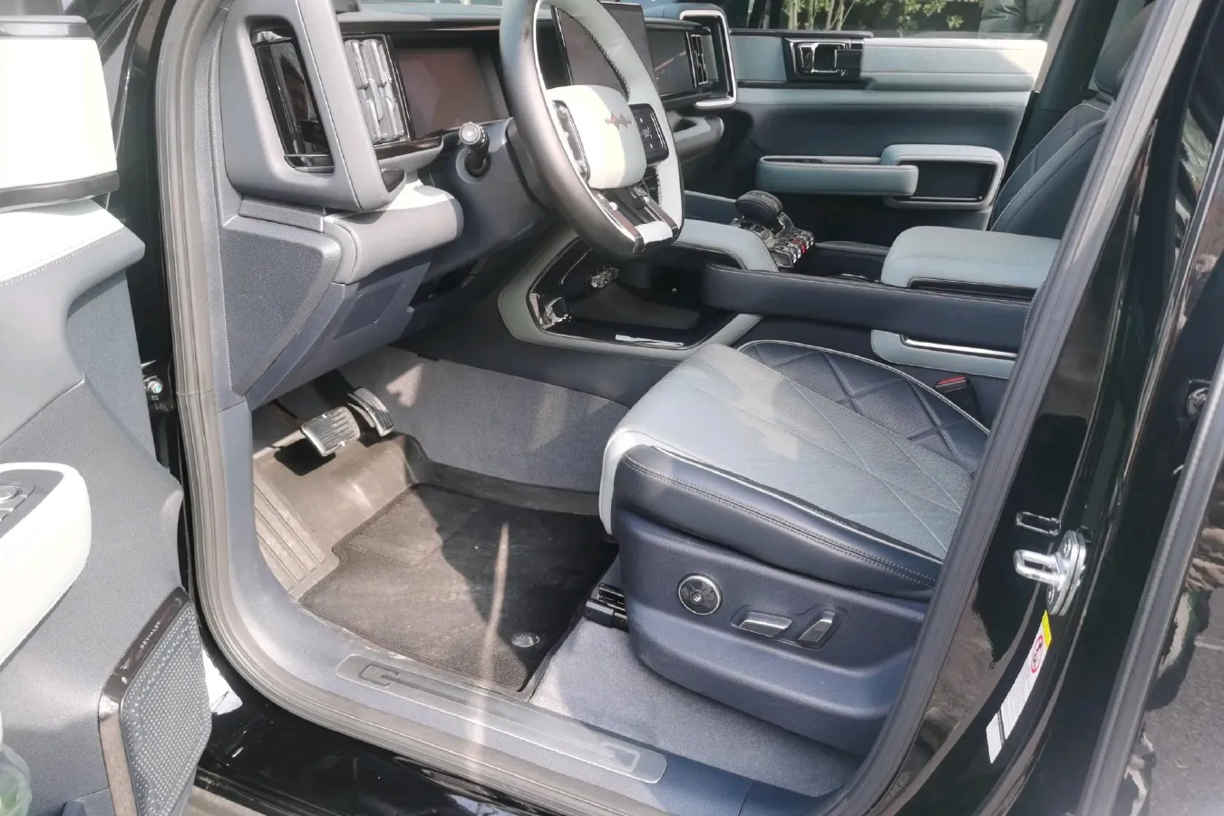 2023 FangChengBao Bao 5 1.5T 194HP L4 E-CVT PHEV 31.8KWH,autocango,china used car exporter,china ev exporter,chinese used car exporter,chinese used ev exporter