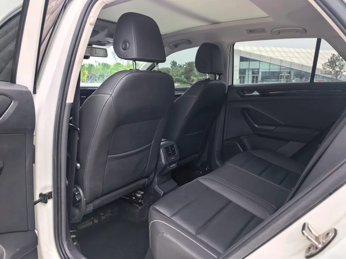 2021 Volkswagen T-Roc 1.4T 150HP L4 7DCT,autocango,china used car exporter,china ev exporter,chinese used car exporter,chinese used ev exporter