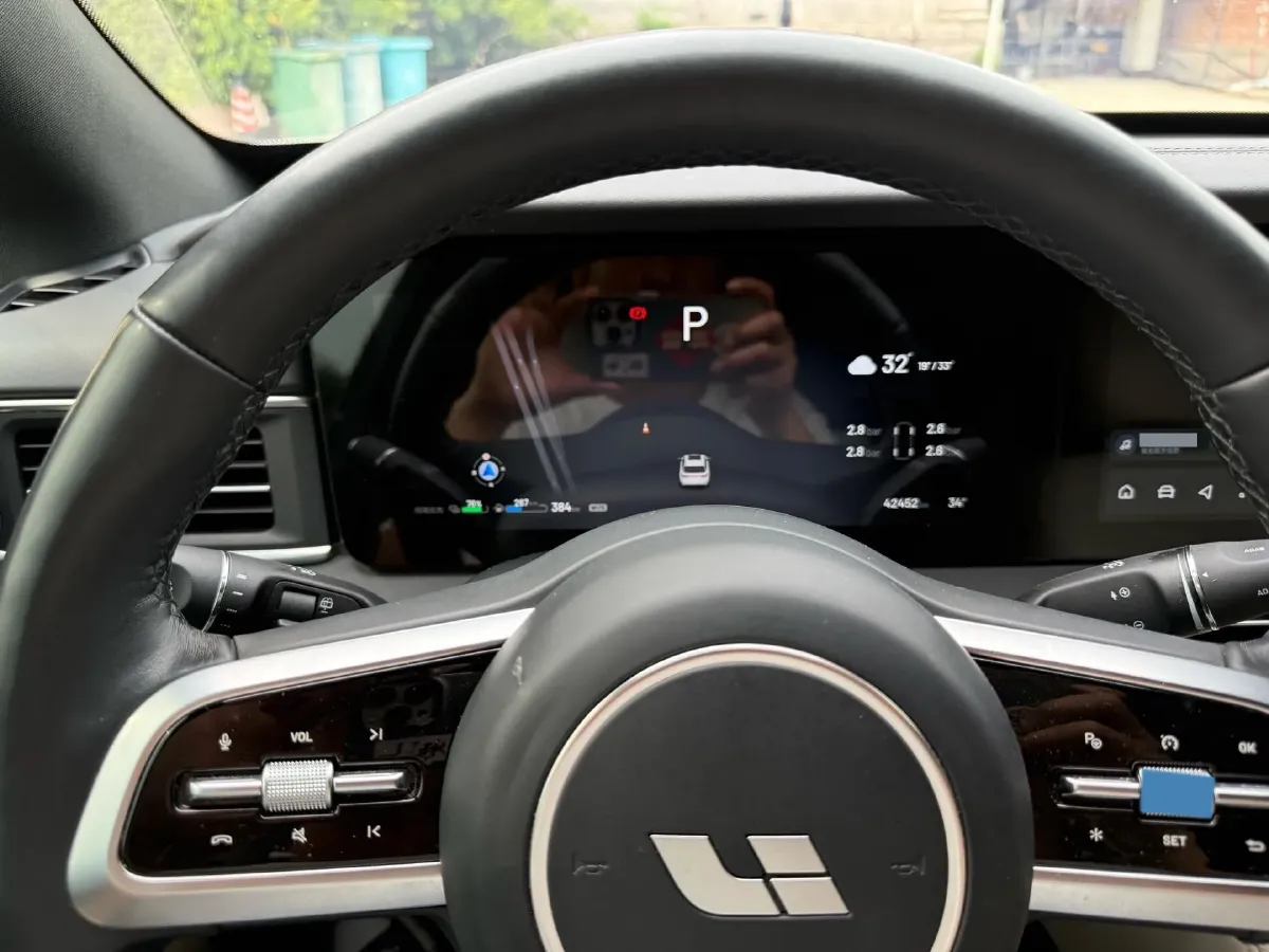 2021 Li ONE Range Extended 131HP REEV 40.5KWH,autocango,china used car exporter,china ev exporter,chinese used car exporter,chinese used ev exporter