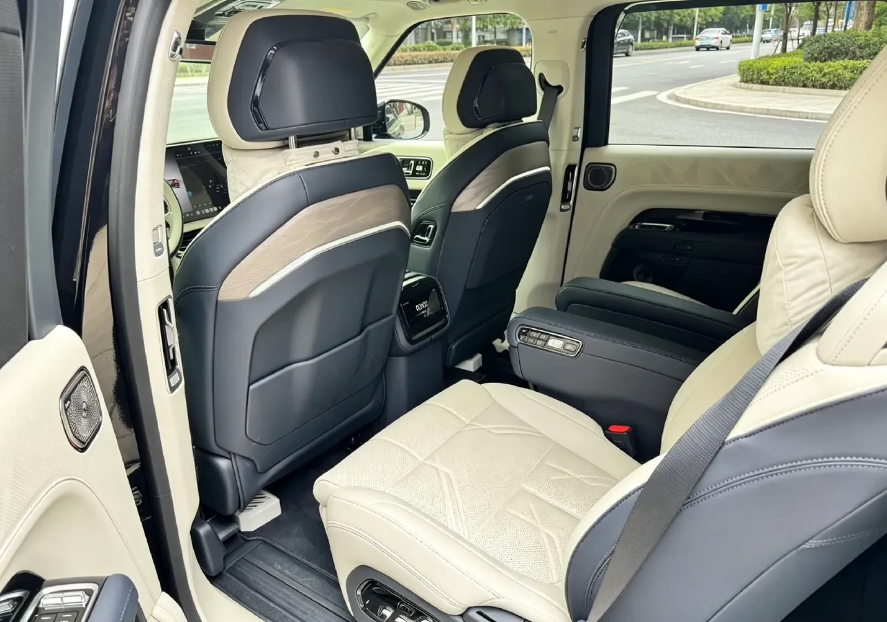 2025 Zeekr 9X 2.0T 279HP L4 1DHT PHEV,autocango,china used car exporter,china ev exporter,chinese used car exporter,chinese used ev exporter