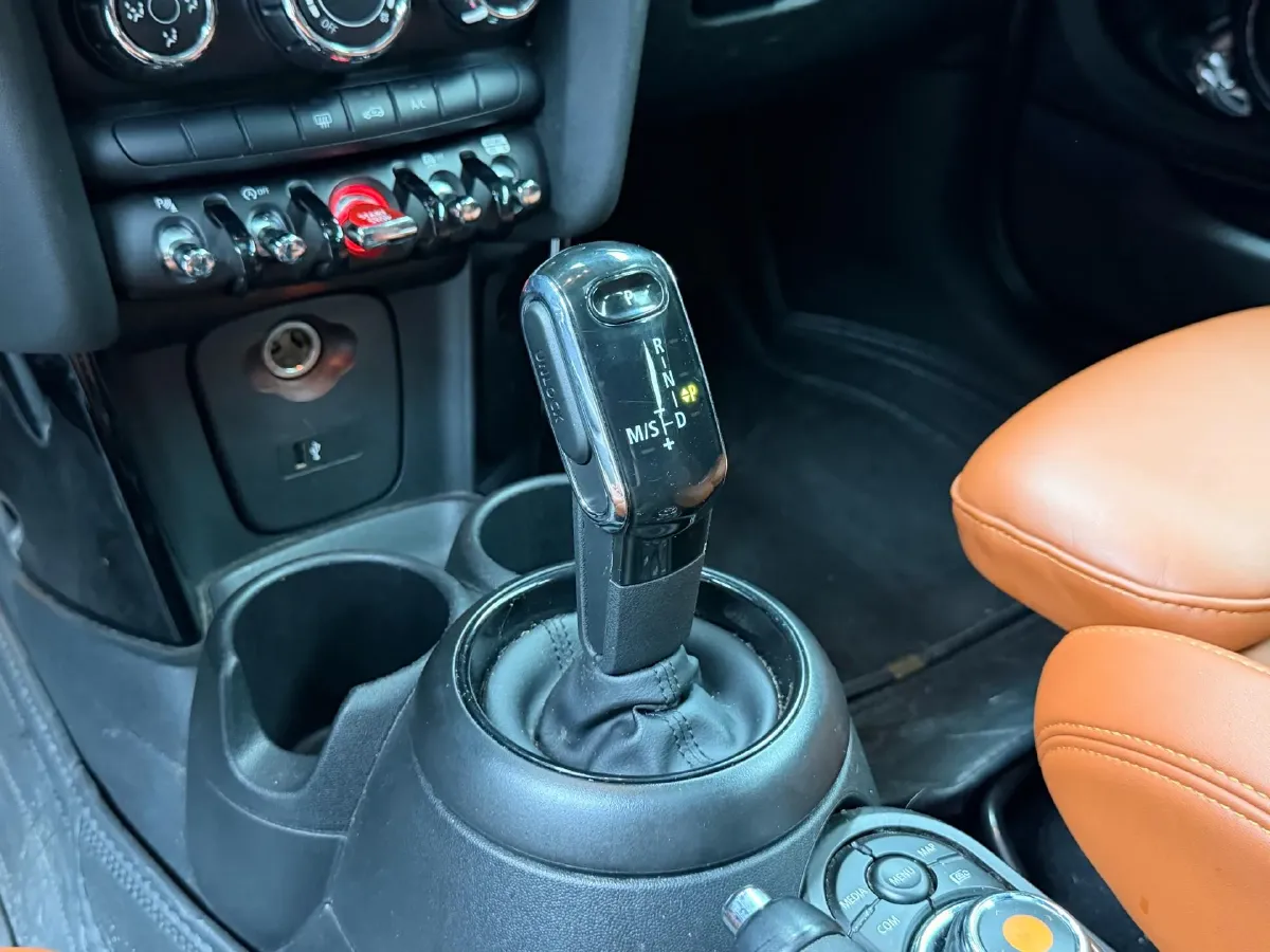 2021 MINI MINI 1.5T 136HP L3 7DCT,autocango,china used car exporter,china ev exporter,chinese used car exporter,chinese used ev exporter