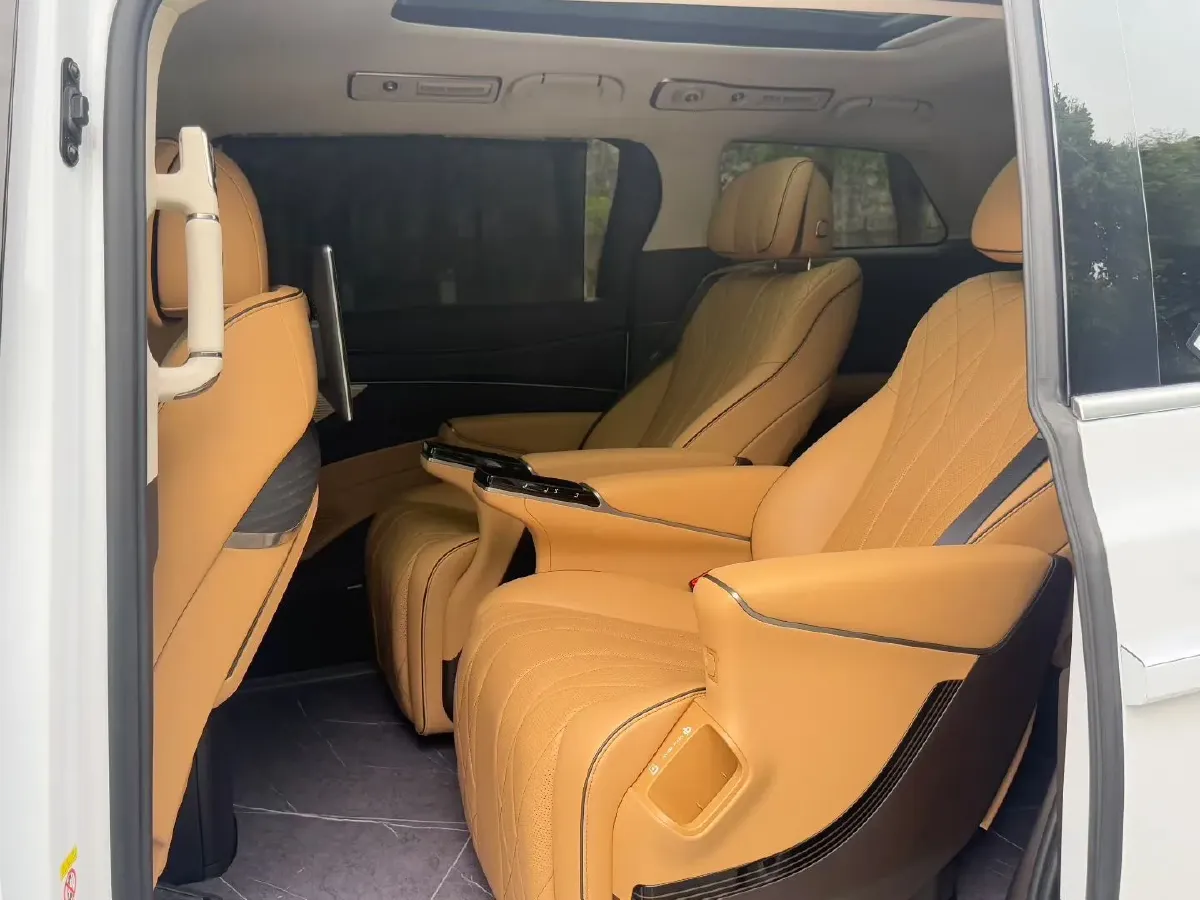 2024 Denza D9 1.5T 139HP L4 E-CVT PHEV 40KWH,autocango,china used car exporter,china ev exporter,chinese used car exporter,chinese used ev exporter