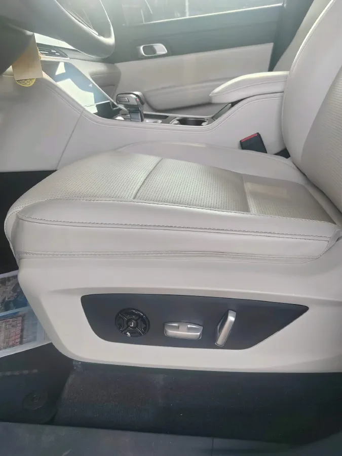 2021 Li ONE Range Extended 131HP REEV 40.5KWH,autocango,china used car exporter,china ev exporter,chinese used car exporter,chinese used ev exporter