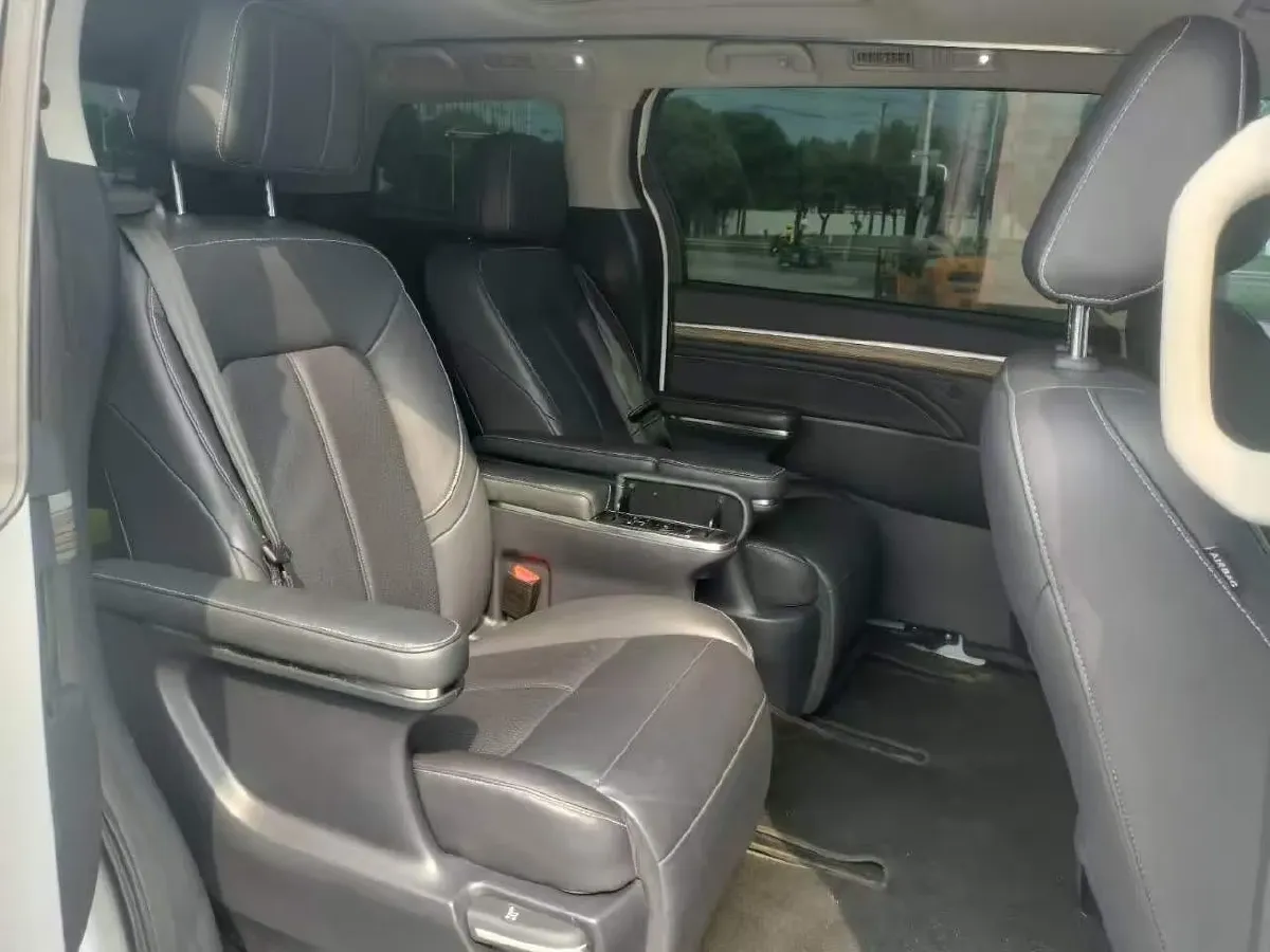 2021 GAC Trumpchi M8 2.0T 252HP L4 8AT,autocango,china used car exporter,china ev exporter,chinese used car exporter,chinese used ev exporter