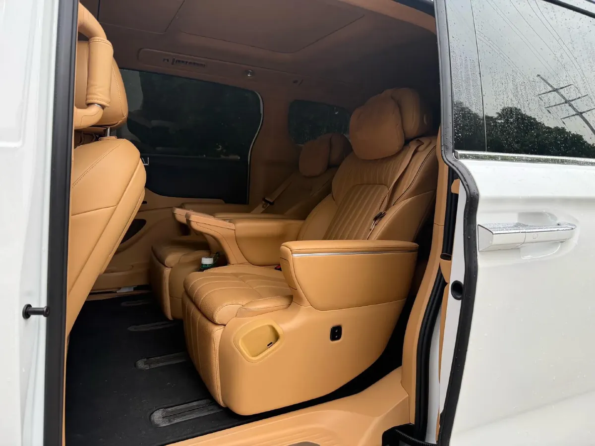 2025 Voyah Dream 1.5T 150HP L4 PHEV 41.7KWH,autocango,china used car exporter,china ev exporter,chinese used car exporter,chinese used ev exporter
