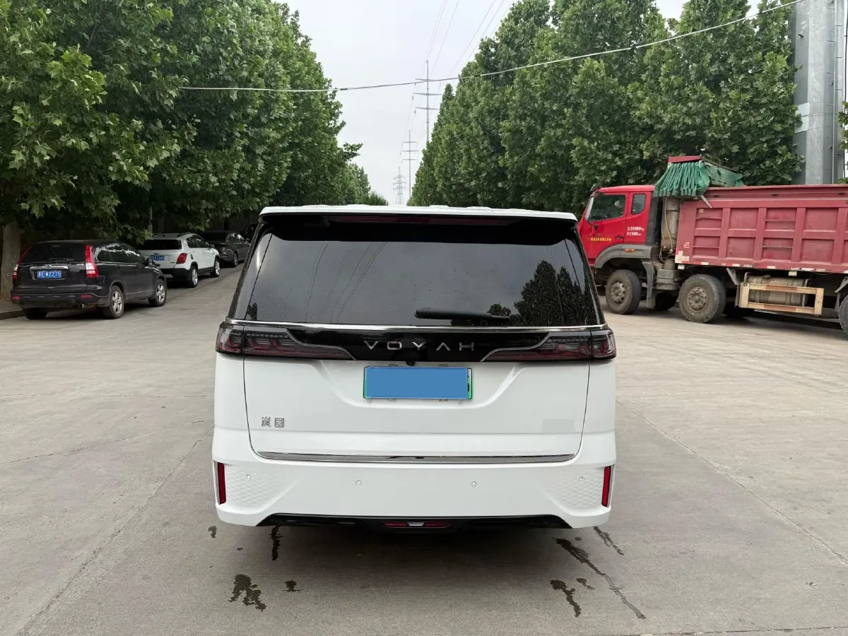 2025 Voyah Dream 1.5T 150HP L4 PHEV 41.7KWH,autocango,china used car exporter,china ev exporter,chinese used car exporter,chinese used ev exporter