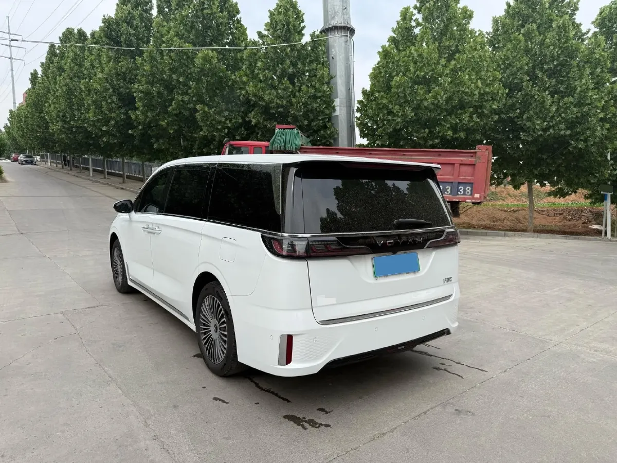 2025 Voyah Dream 1.5T 150HP L4 PHEV 41.7KWH,autocango,china used car exporter,china ev exporter,chinese used car exporter,chinese used ev exporter