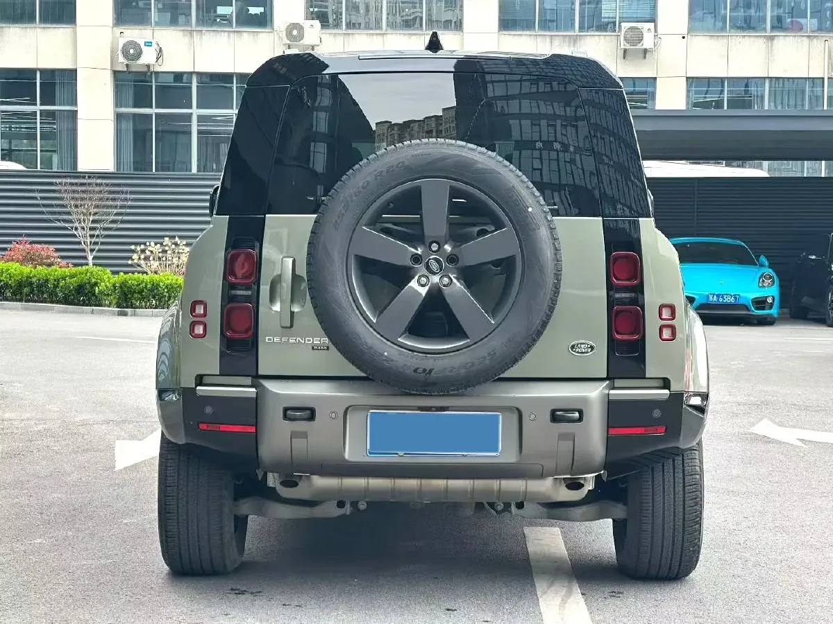 2022 Land Rover Defender 3.0T 400HP L6 8AT,autocango,china used car exporter,china ev exporter,chinese used car exporter,chinese used ev exporter